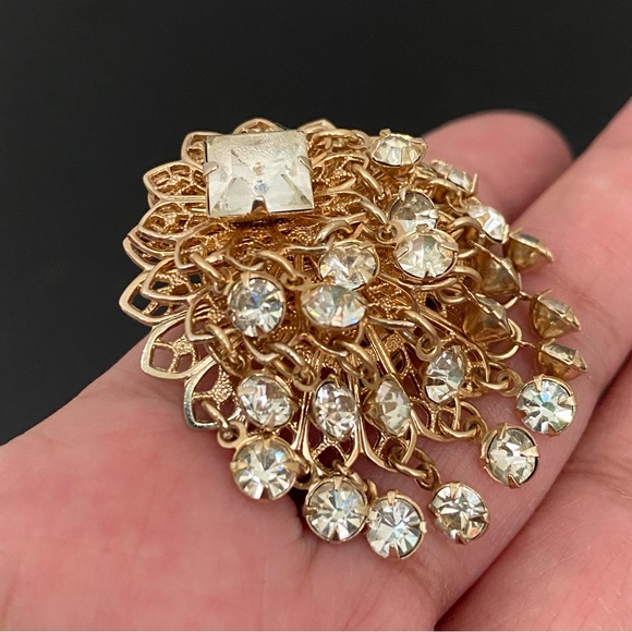 Unique Vintage Gold-tone Rhinestones Waterfall Ornate Clip On Earrings 22g - Picture 9 of 11